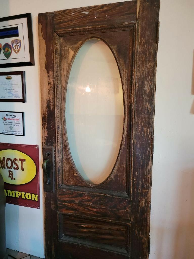 Linwood Pizza, Blank behind Door